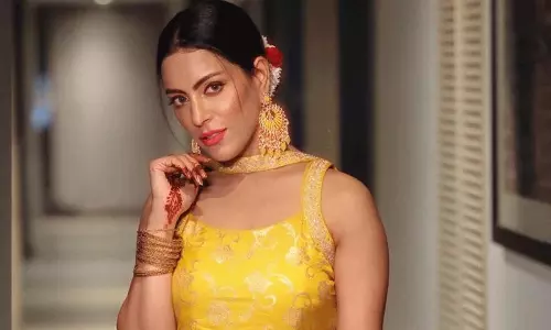 ప్యాన్ కి ఉరేసుకుని న‌టి ఆత్మ‌హ‌త్య‌