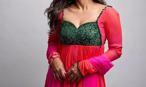 Hebah Patels Mesmerizing Look in Shades of Pink and Green