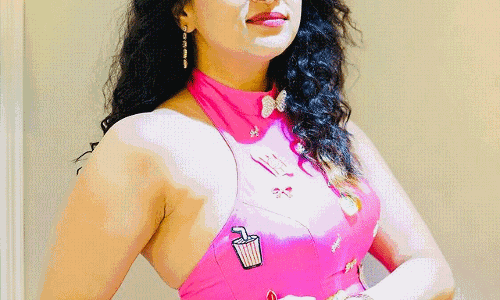 Manara Chopra Slays Red Carpet with Fierce Look!