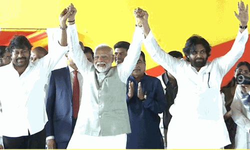 ఓవైపు మెగాస్టార్‌.. మరోవైపు పవర్‌ స్టార్‌.. నట్టనడుమ ప్రధాని!