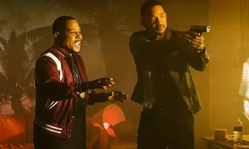 రూ.8355 కోట్ల బడ్జెట్‌... రూ. లక్షల్లో కలెక్షన్స్‌