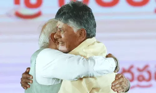 చంద్రబాబు మోడీని పట్టుకుని ఎందుకు ఏడ్చారు ?