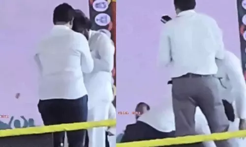 వైరల్  వీడియో... పవన్  పాదాలకు లోకేష్  నమస్కారం!