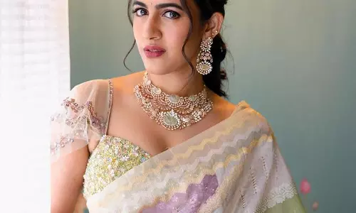 Niharika Konidela Embracing Timeless Grace!