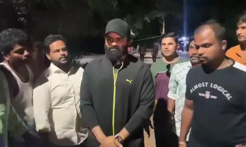 మామ‌కు ప్రేమ‌తో అల్లుడు కాలి న‌డ‌క‌న‌!