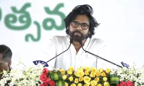 ప‌వ‌న్‌కు మరింత ప్ర‌యారిటీ.. ఆఫీసుల్లో ఫొటోలు