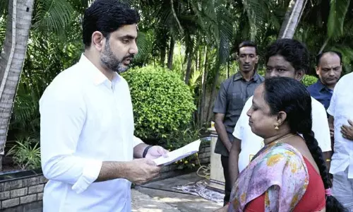 రంగంలోకి నారా లోకేష్ .. ఫ‌స్ట్ డే ఏం చేశారంటే!