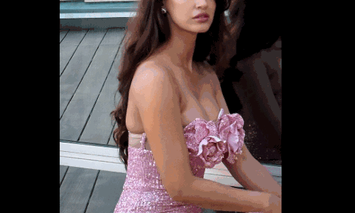 Disha looks fire in a pink dress