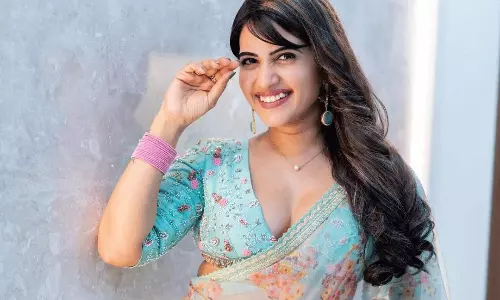 స్రవంతి.. ఏ చీరలో అయినా చక్కదనమే! స్రవంతి.. ఏ చీరలో అయినా చక్కదనమే!