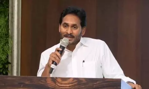 జగన్ ముందు 11...వెనక 40...డెసిషన్ తీసుకోవాల్సిందే !