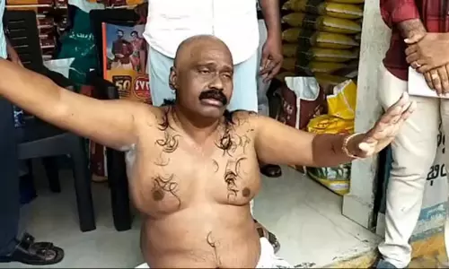 కాక రేపుతున్న బెజ‌వాడ రాజ‌కీయం.. వైసీపీ నేత శిరోముండ‌నం!