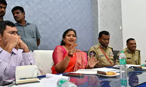 పోలీసుల‌కు లేడీ మినిస్ట‌ర్ స్వీట్ వార్నింగ్‌!.. టార్గెట్ ఎవ‌రు?