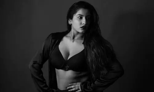 పొట్టి డ్రెస్సులో విష్ణుప్రియా మతిపోగొట్టే గ్లామర్