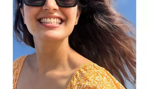 Ashika Rangnath Sizzles in Sunny Style