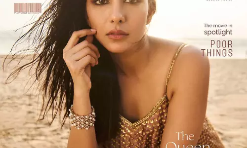 Mrunal Thakurs Golden Allure