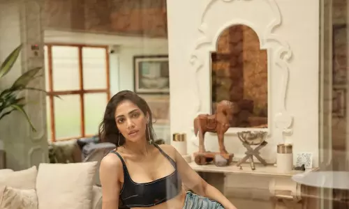 Yogita Bihanis Chic Urban Look in Denim