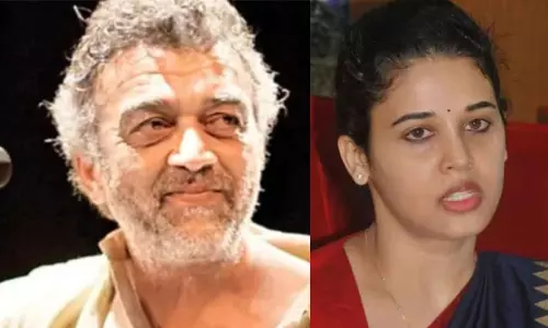 ఆ లేడీ ఐఏఎస్ భూమిని కబ్జా చేశారన్న సింగర్!