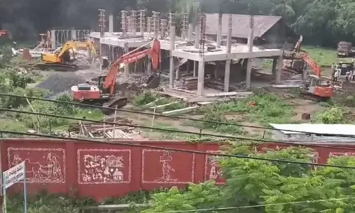 నిర్మాణంలో ఉన్న వైసీపీ ఆఫీస్  కూల్చివేత... జగన్  రియాక్షన్  వైరల్!