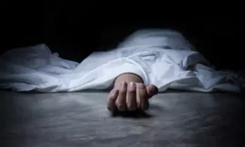 గొంతులో చికెన్ ముక్క ఇరుక్కొని చనిపోయాడు