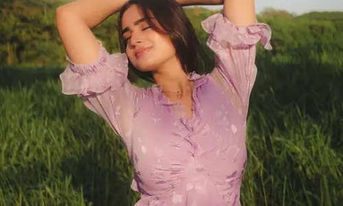 Ayesha Khan Redefines Love With Her Poses