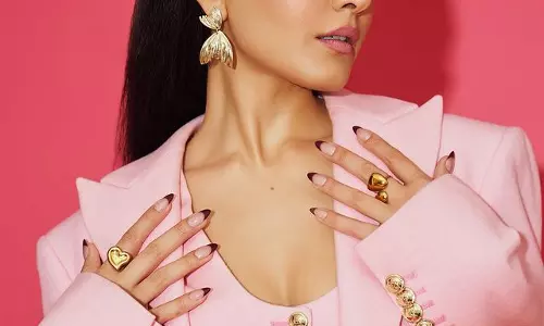 Raashii Khanna Slays Boss Look in Pink