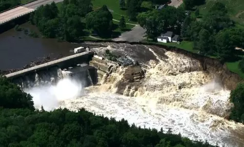 భారీ వరద కారణంగా అమెరికాలో బద్దలైన డ్యామ్..