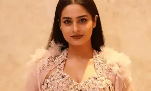 అయేషా పాప.. ఎద అందంతో స్టన్నింగ్..