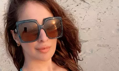 పిక్ టాక్ : క్లోజప్‌ లో రాయ్‌ బికినీ షో