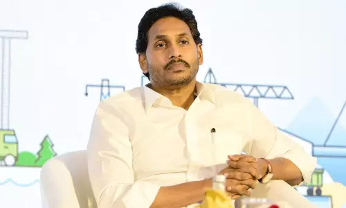 జగన్ ను అడ్డంగా బుక్ చేసిన సలహాదారుల బ్యాచ్!