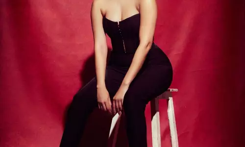 Amyra Dastur Stuns in Black Sleeveless Gown