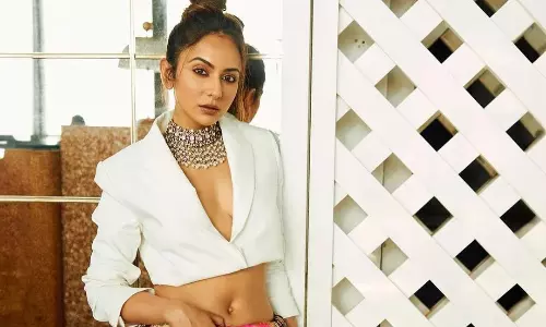 ఫోటో స్టోరి: ర‌కుల్ థై షో కిల్లింగ్