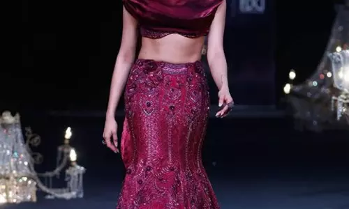 Bollywood Diva’s Ready to Rule in Red