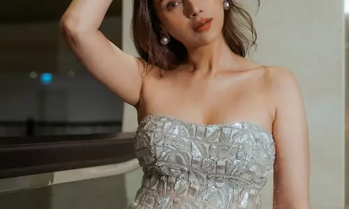 Aditi Rao Poses Go Viral Aditi Rao Poses Go Viral