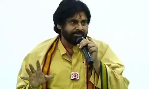 వాలంటీర్ల మీద పవన్ సంచలన కామెంట్స్