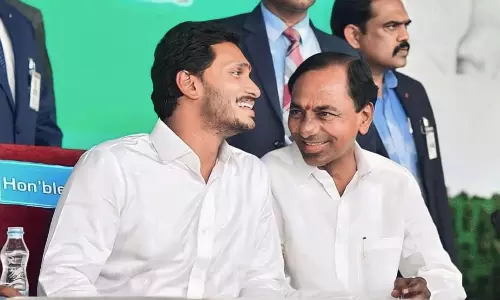 కేసీఅర్ జగన్ ల మీద ఎందుకు సానుభూతి లేదు ?