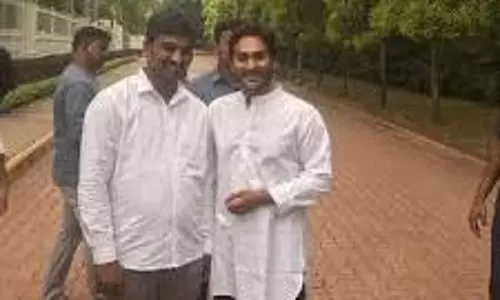 ఈ లుక్‌ మారింది.. మ‌రి ఆ లుక్‌ మాటేంటి జ‌గ‌న్‌?!