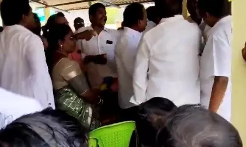 ఎమ్మెల్యే ముందే టీడీపీ, జనసేన నేతల ఫైట్!!