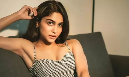 ఆమె కోసం ఆరుగురు మేకప్‌ ఆర్టిస్ట్‌ లు 5 గంటలు..!