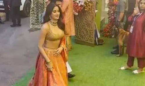 లెహంగాలో జాన్వీ వావ్ అనిపించేలా!