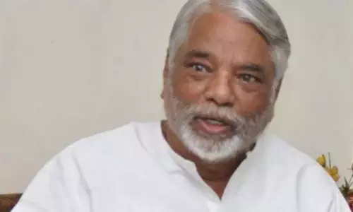 బీఆర్‌ఎస్‌ కు గట్టి షాక్‌.. ఎంపీ పదవికి కీలక నేత రాజీనామా!