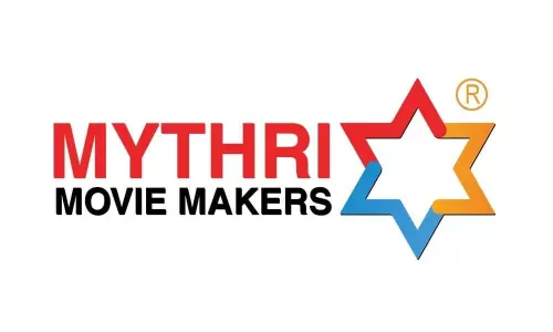 మైత్రి.. పెద్ద సినిమాలనే పట్టేసింది..