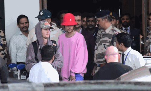 అంబానీ పెళ్లి: రిహ‌న్న‌కు 64 కోట్లు బీబ‌ర్‌కి 84కోట్లు