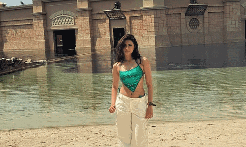 Palak Tiwaris Glamorous Elegance in Vacation Snaps