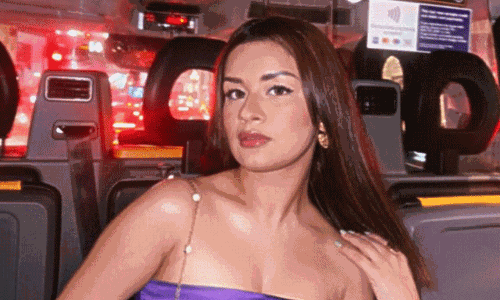 Aveneet’s Purple Glamour in a Taxi