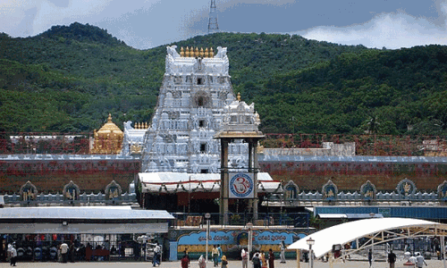 తిరుమల వెళ్తున్నారా.. అయితే ఈ తేదీలు ఒక్కసారి చూసుకోండి!