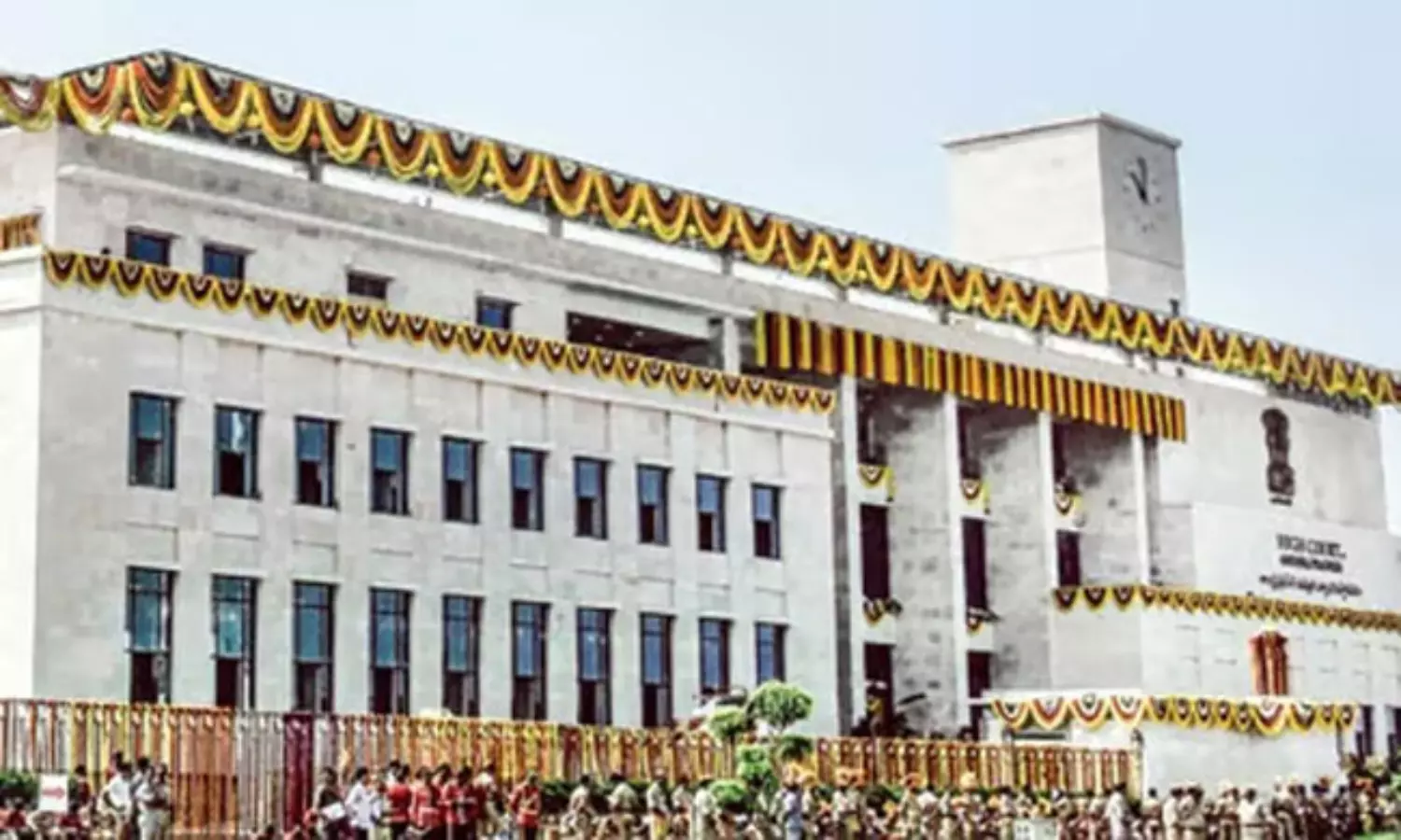 కపట్రాళ్ల హత్య కేసులో దోషులు నిర్దోషులు.. ఏపీ హైకోర్టు కపట్రాళ్ల హత్య కేసులో దోషులు నిర్దోషులు.. ఏపీ హైకోర్టు