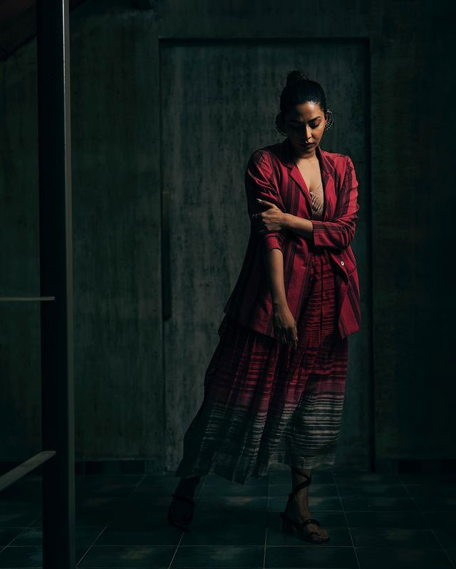 Aishwarya Lekshmi Dazzles in a Mesmerizing Shimmering Gown Aishwarya Lekshmi Dazzles in a Mesmerizing Shimmering Gown