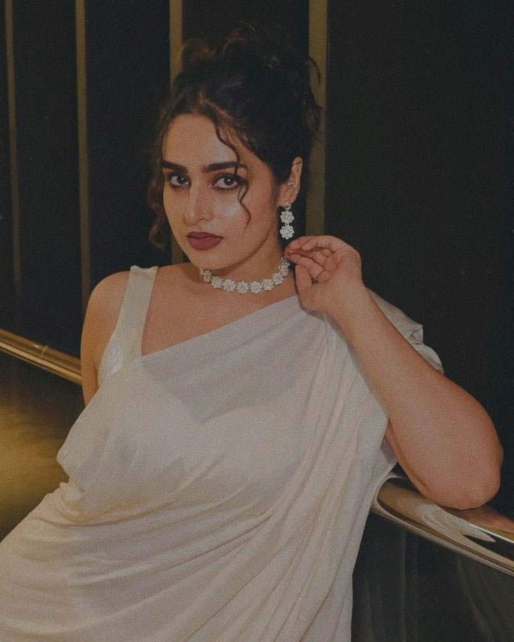 Ayesha Khans Stellar Transition Ayesha Khans Stellar Transition