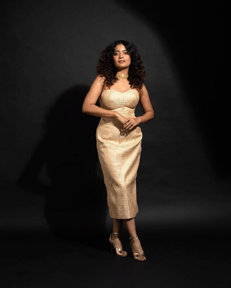 Anna Ben Looks Smart & Beautiful Anna Ben Looks Smart & Beautiful