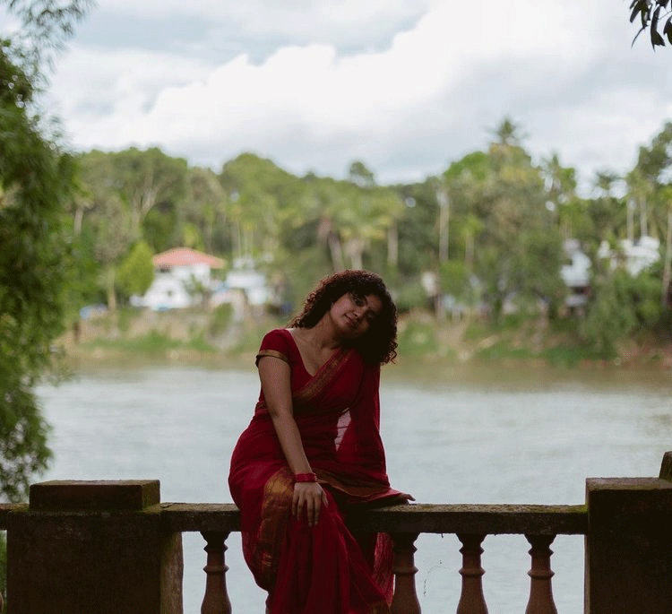 Anna Ben Looks Smart & Beautiful Anna Ben Looks Smart & Beautiful